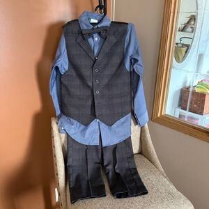 Van Heusen Boys 4-Piece Suit Set in Black